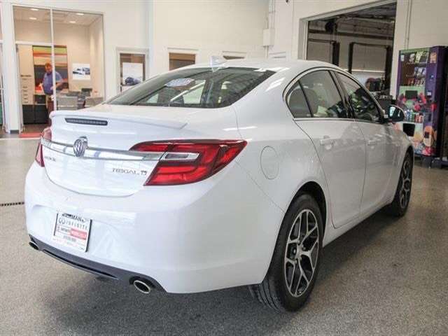 2017 Buick REGAL Sport Touring 4dr Sedan